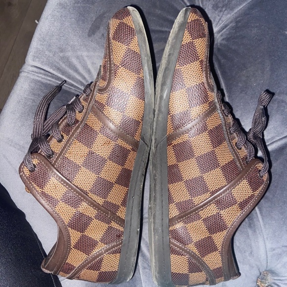 LV SNEAKERS - Picture 3 of 5